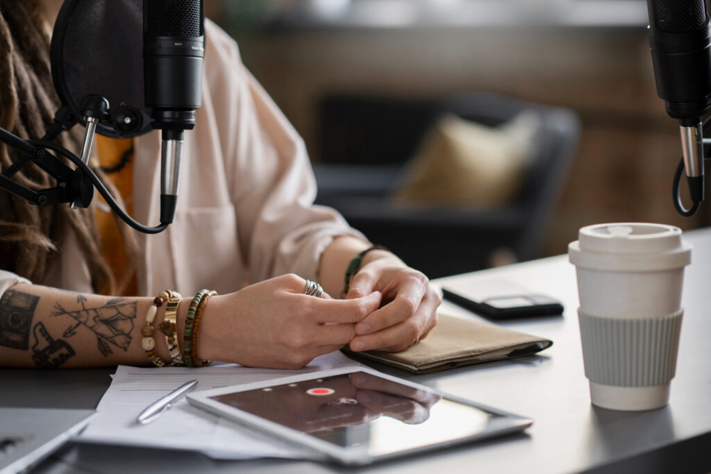 Criação de Podcasts Lucrativos: Aprenda com a Azarod